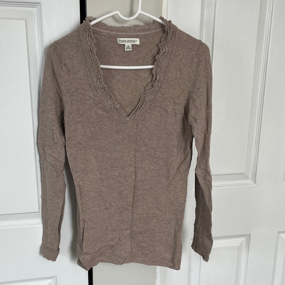 Banana Republic Women's V-Neck Sweater in Tan